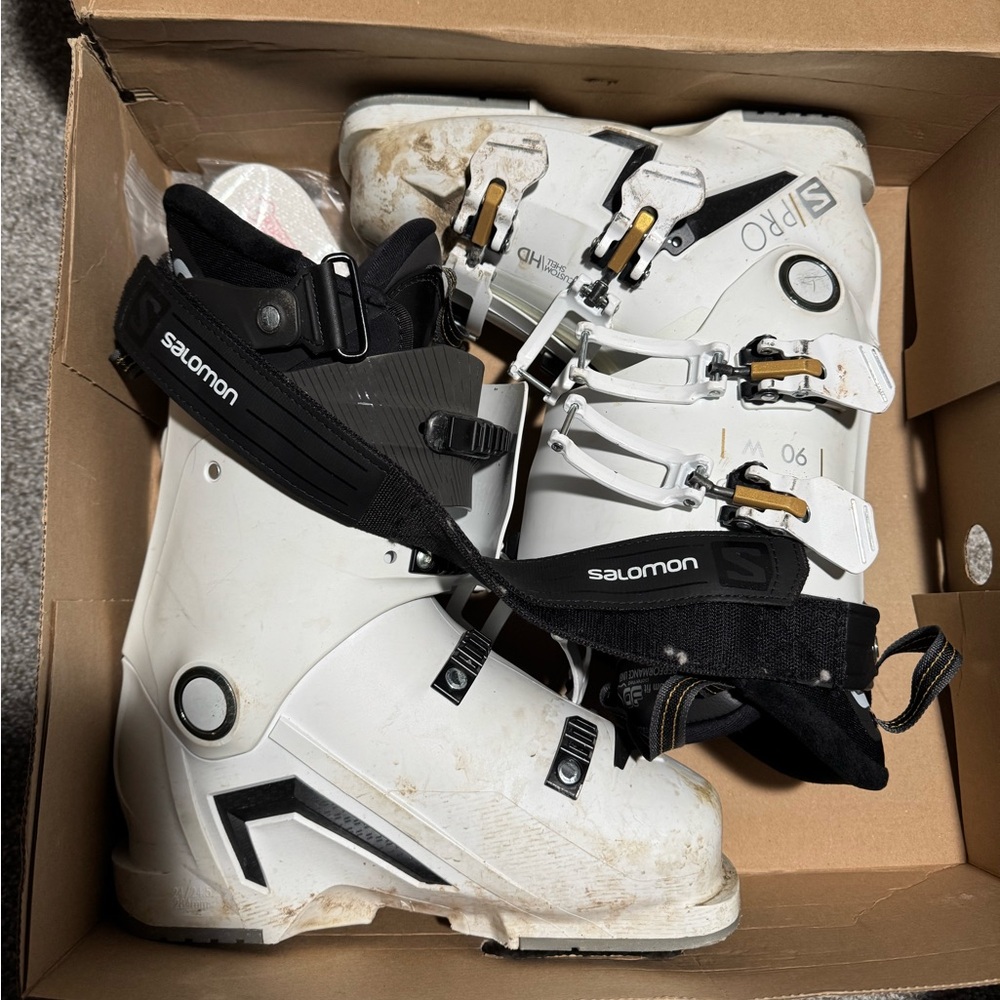 Salomon Women’s Sky Boots